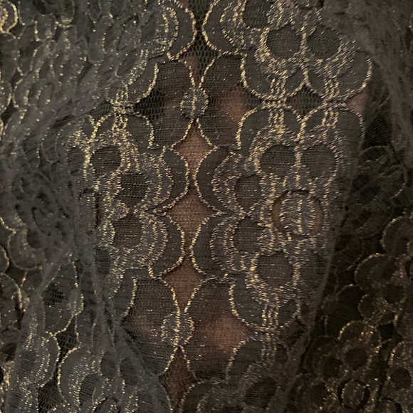 Studio M Top - Picture 7 of 7